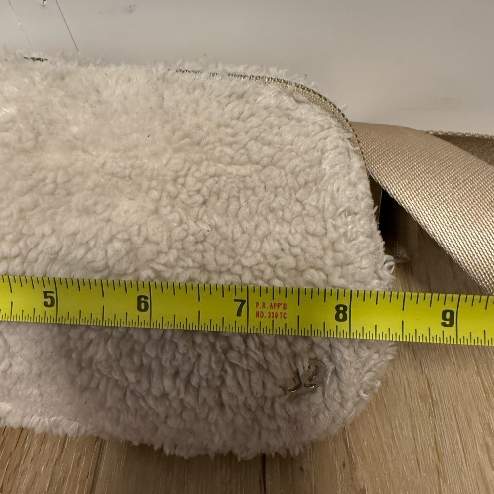 Lululemon Sherpa Everywhere Belt Bag Cream Fleece Crossbody Mini Belt Bag - Picture 4 of 12